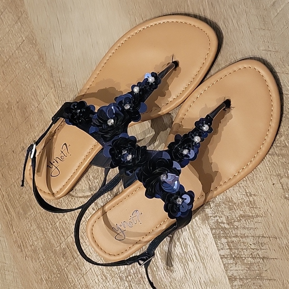 Y-Not? Blue Bead/Flower Sandal Size 8 Medium